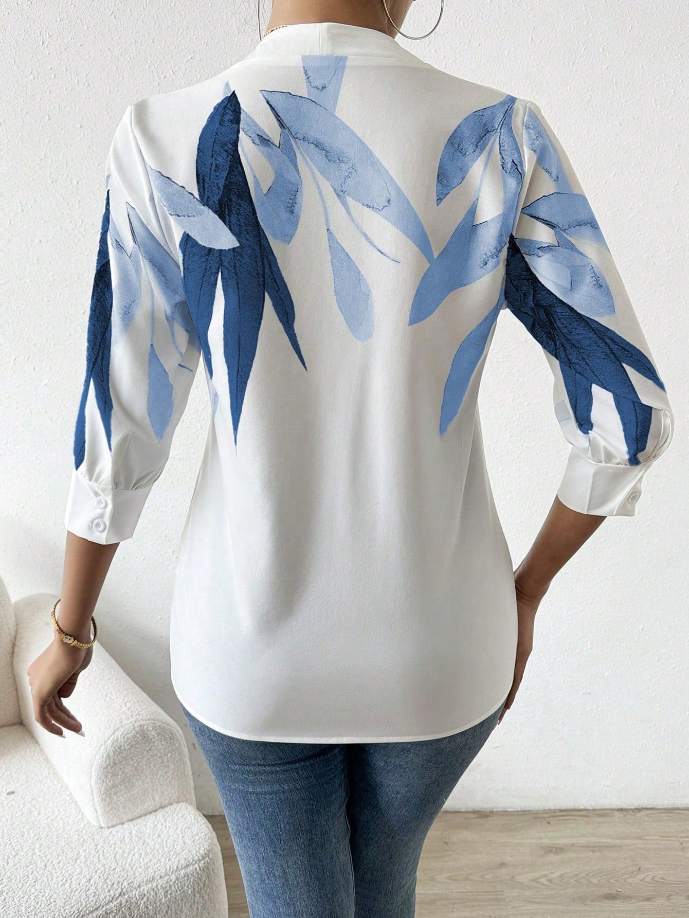 Camisa Feminina Meia Manga Estampada Decote V
