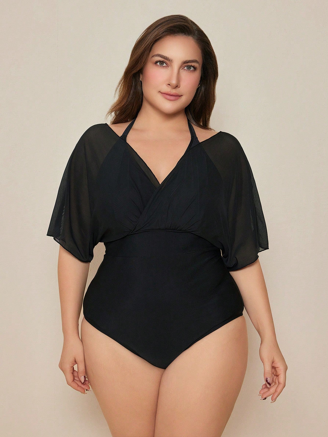 Maiô feminino com mangas transparentes caídas
