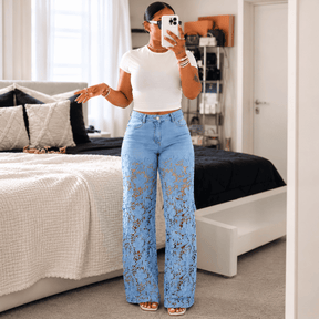Calça Jeans Florença – Renda Floral.